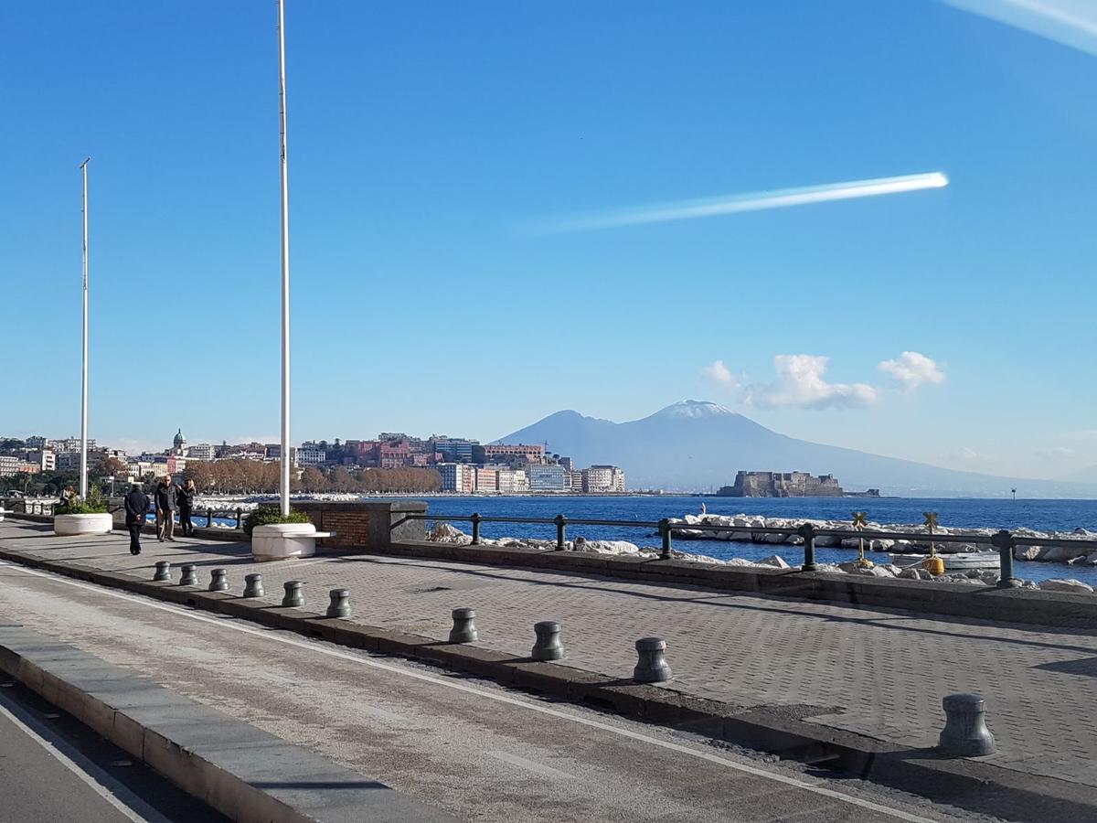 Napoli Lungomare Caracciolo Mon Amour Екстер'єр фото