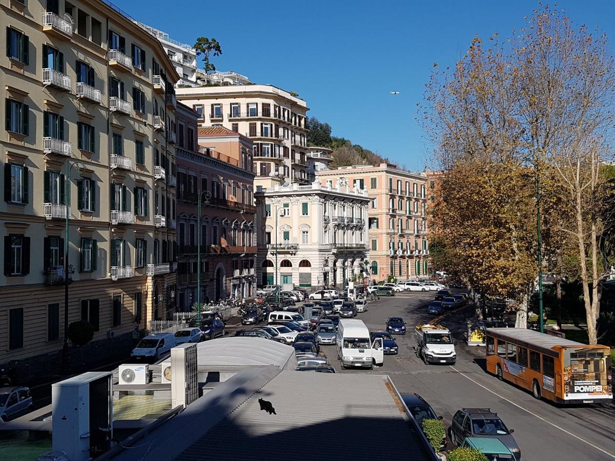 Napoli Lungomare Caracciolo Mon Amour Екстер'єр фото