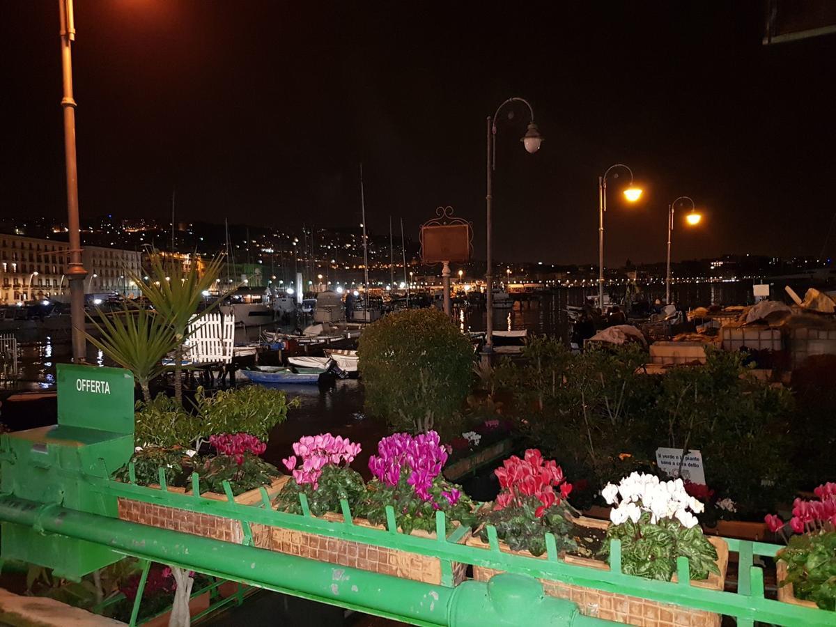 Napoli Lungomare Caracciolo Mon Amour Екстер'єр фото