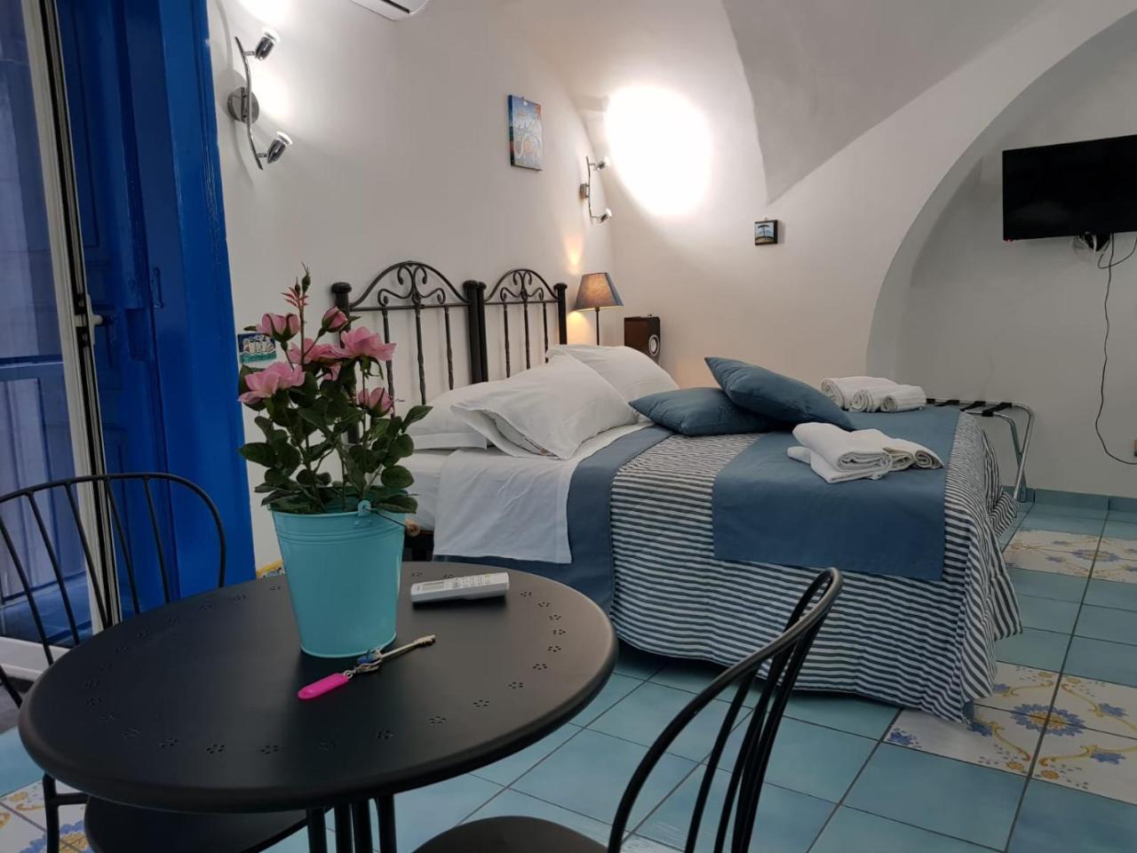 Napoli Lungomare Caracciolo Mon Amour Екстер'єр фото