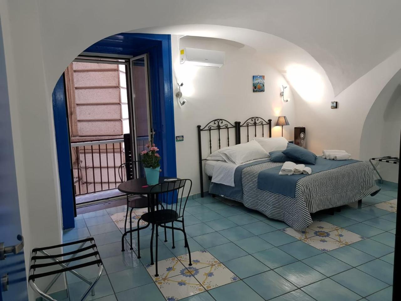 Napoli Lungomare Caracciolo Mon Amour Екстер'єр фото